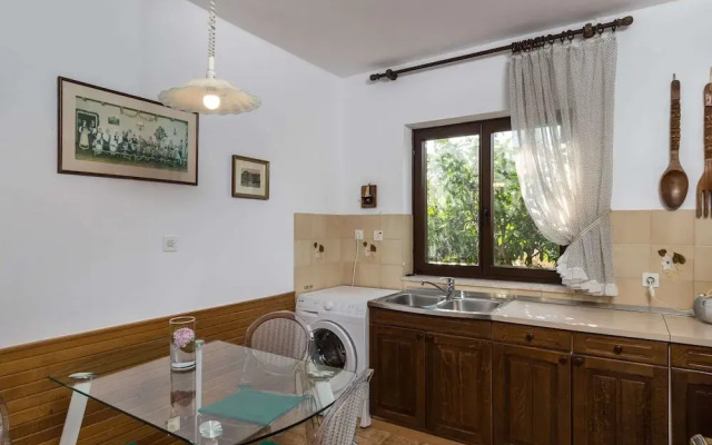 Apartment Vukic - Studio Apartment With Terrace and Garden View
