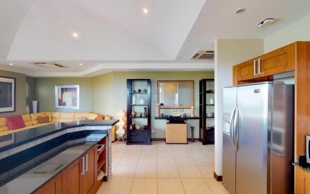 Peninsula 64 Penthouse