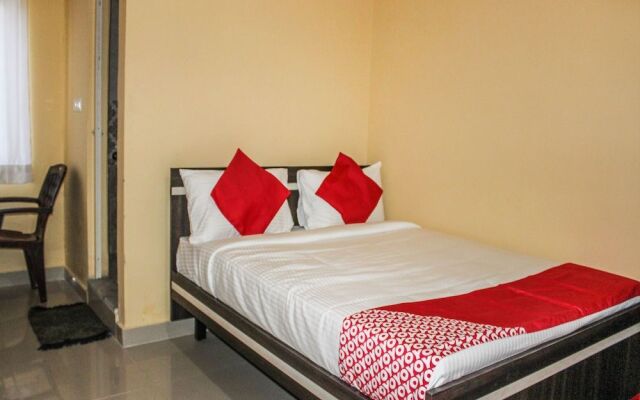 OYO 12840 Sri Guru Residency