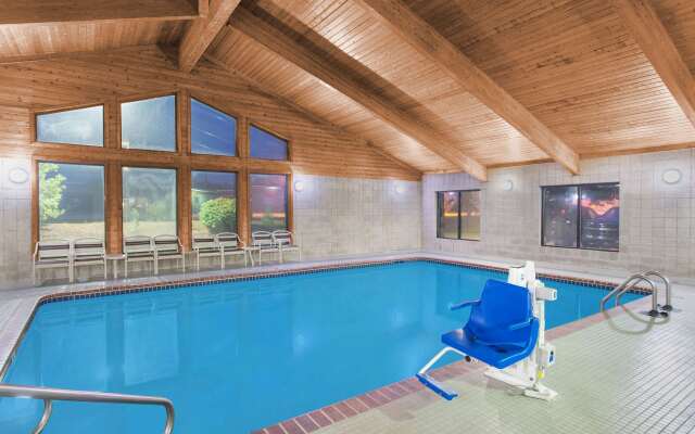 AmericInn by Wyndham Burlington