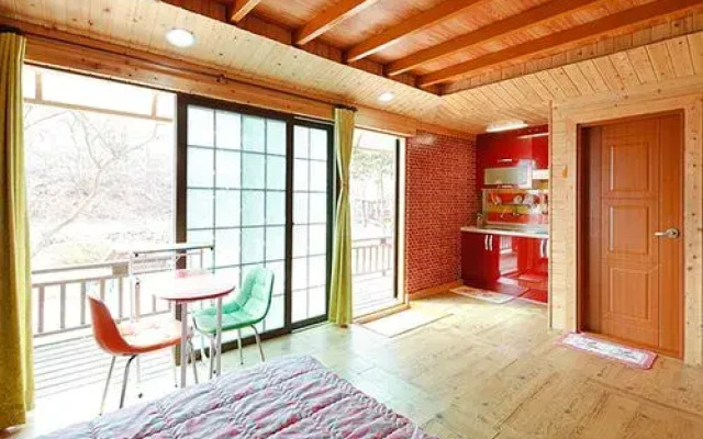 Suncheon Pool Valley Pension