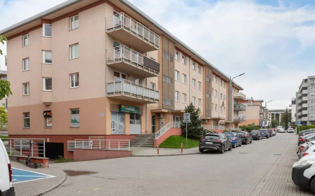Cozy Apartment Chmieleniec by Renters