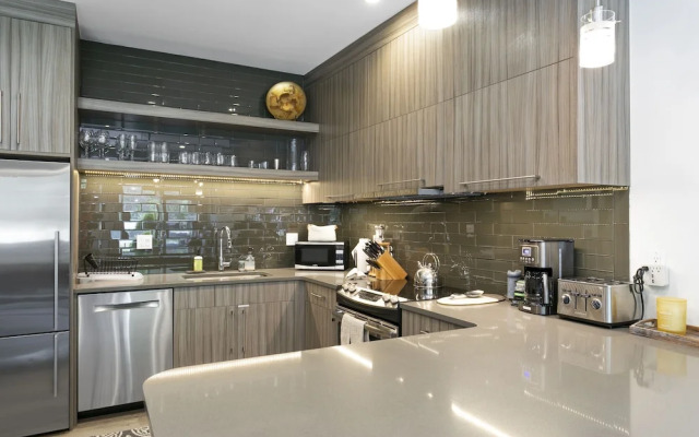 4192 Spruce Way 1 Bedroom Condo