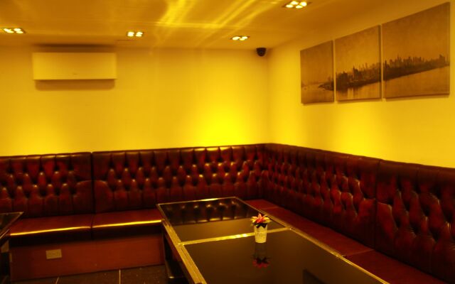 Exhibition Court Hotel 4