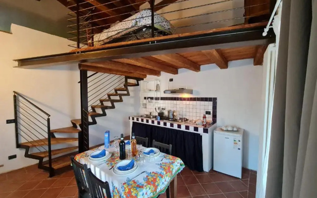 Agriturismo 6 appartamenti 25 posti letto