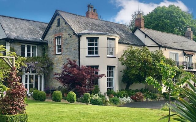 Farthings Hotel and Restaurant