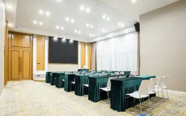 Vienna International Hotel (Zhaotong Wuyue Plaza)