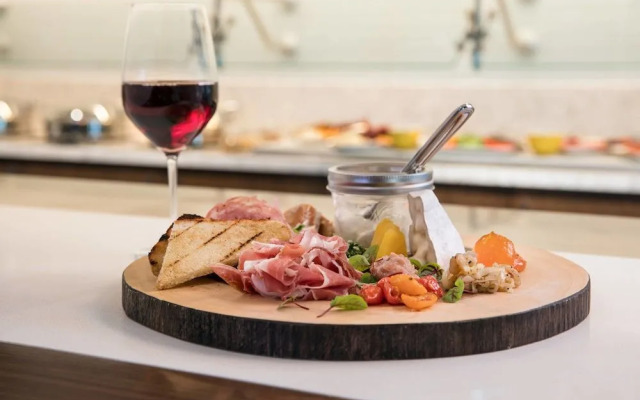 Waterfront Place Hotel