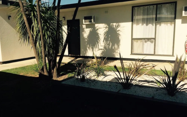 Town House Motor Inn