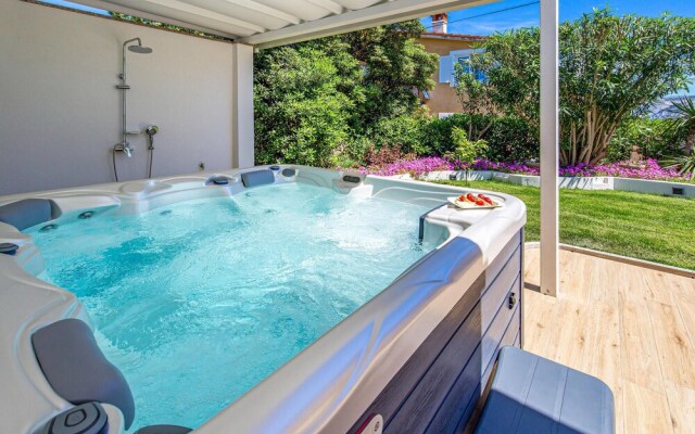 Awesome Home in Lopar with Hot Tub, WiFi & 2 Bedrooms