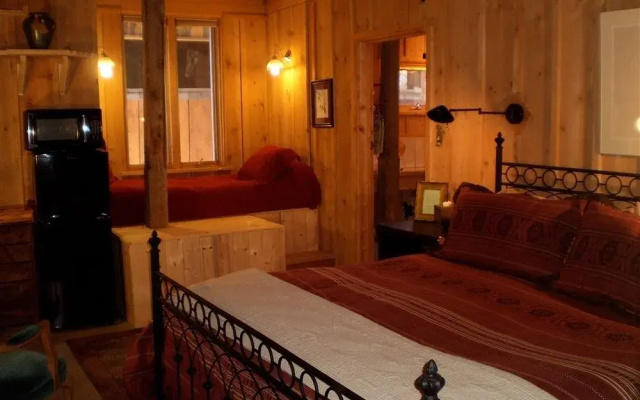 Silver River Adobe Inn