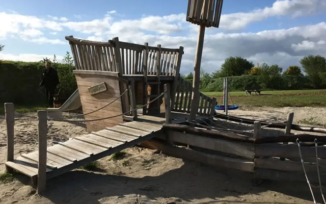 Dandelion Modern Retreat