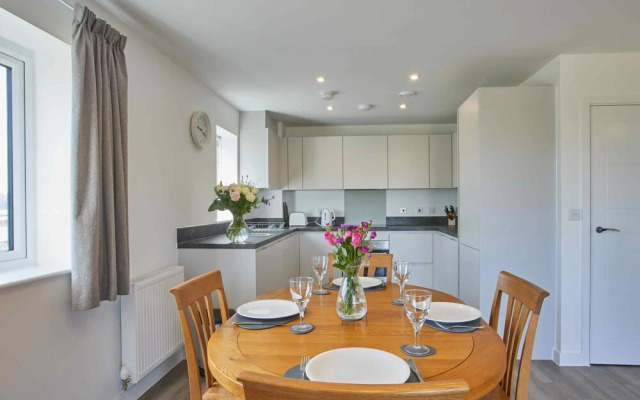 Ebbsfleet International Apartment