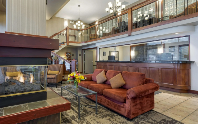 Best Western Plus Baker Street Inn