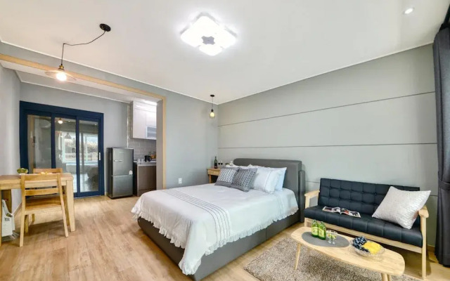 Sokcho Lasso Pool Villa Pension