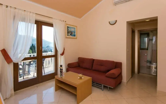 Apartments Moretić