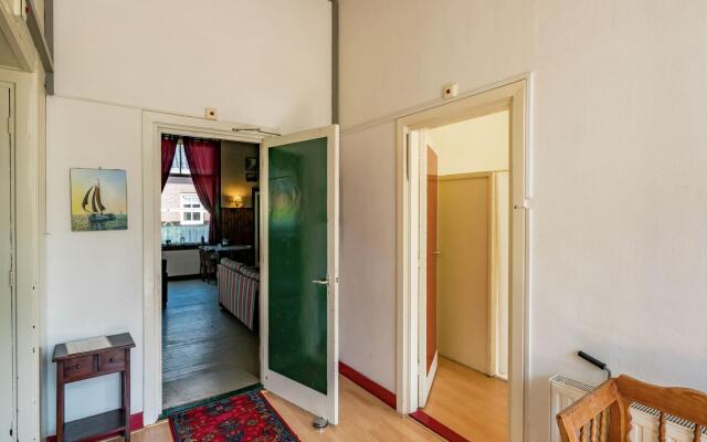 Quaint Holiday Home in Friesland by the Lake