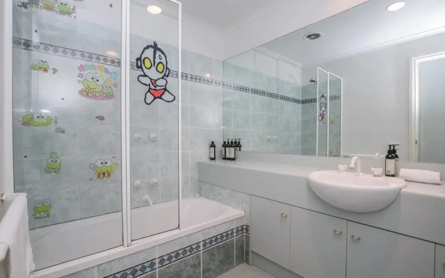 3 Bedrooms 2 Car Parks Carlton Garden Opposite