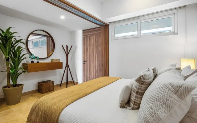 Oceanfront 1BR with Balcony & Pool