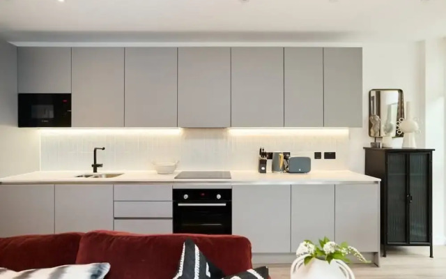 The Tottenham Hale Crib - Trendy 2bdr Flat With Balcony