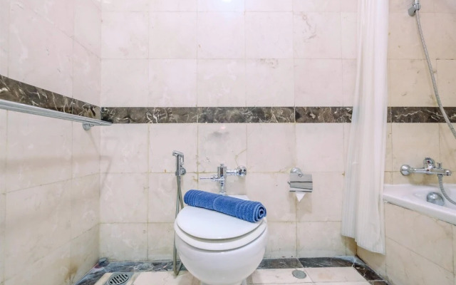 Homey And Comfort Studio At Roosseno Plaza Apartment