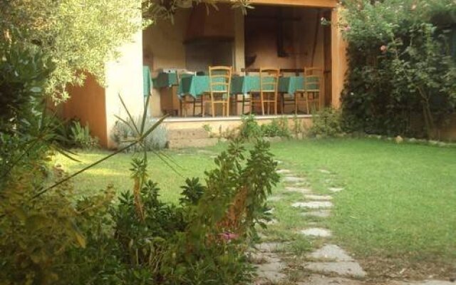 Dimora Degli Ulivi Bed and Breakfast