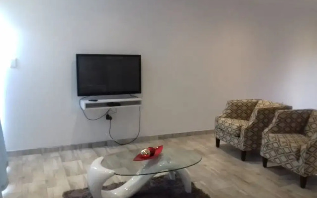 Mayberrypark Guest Lodge