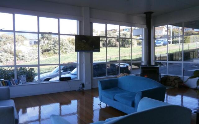 Waterfront Lodge Motel