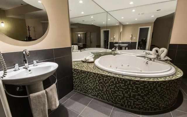 Falcon Motel Brossard