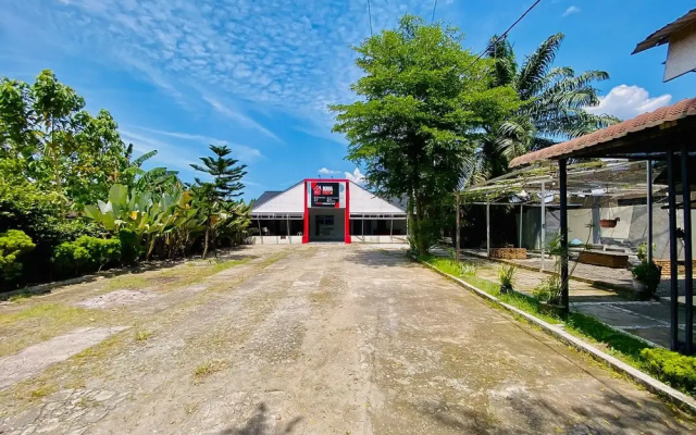 RedDoorz Syariah near RSU Sylvani Binjai