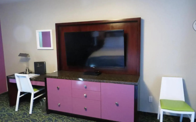 7 Springs Inn & Suites
