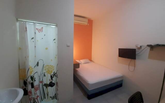 OYO 93274 Oren Home Bekasi