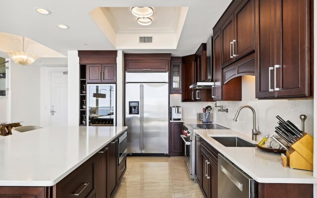 Silver Beach 1702e 3 Bedroom Condo by RedAwning