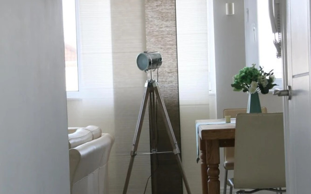 Stunning Clifton Flat in Amazing Central Location