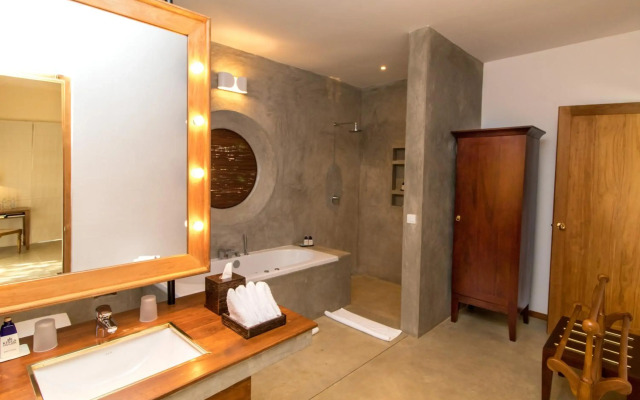 Kings Pavilion Hotel