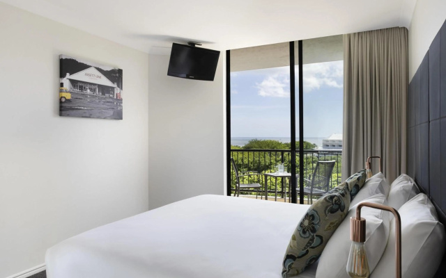 Mantra Esplanade – Guest Rooms – Cairns