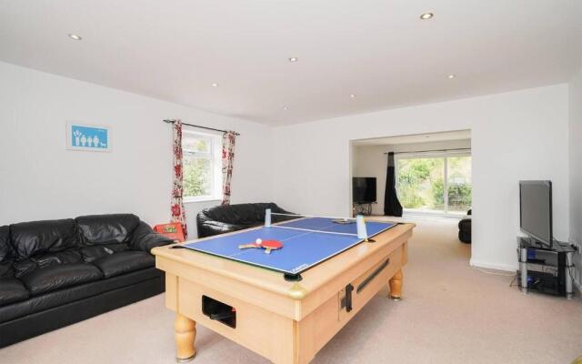 Five Acres house with hottub bbq pool table