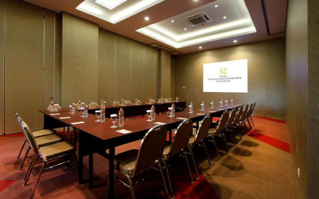 Hotel Gunawangsa MERR