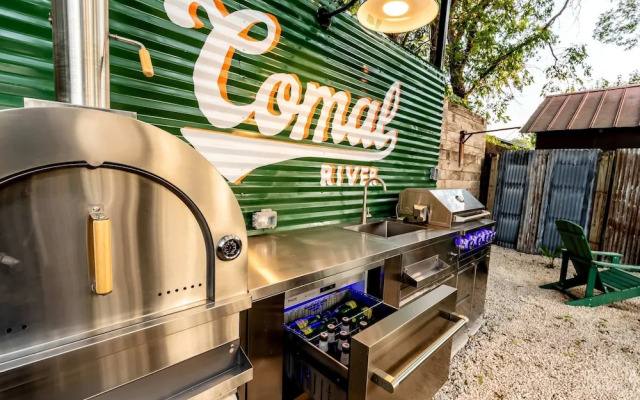 Best Location in Downtown NB Golf Cart Included!