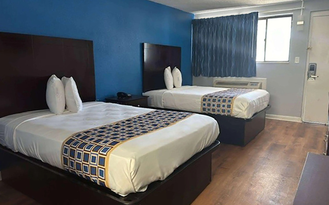 Super 8 by Wyndham Portsmouth - Norfolk