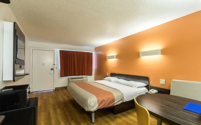 Motel 6 Crawfordsville, IN