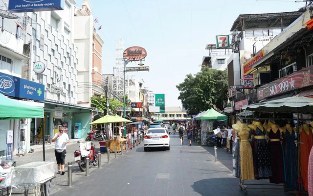 Slumber Pool Party Khao San