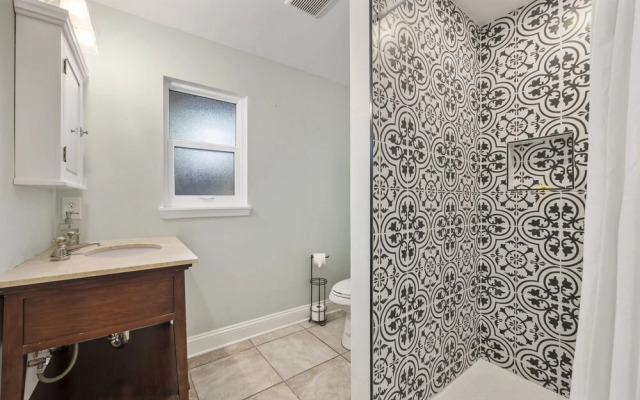 Charming Home in Heart of Downtown Pet Friendly!