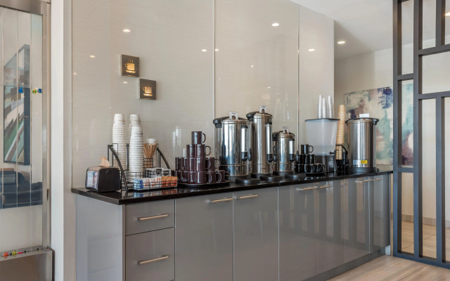 Executive Residency by Best Western Calgary City View North