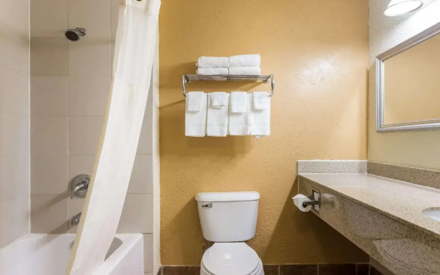 Quality Suites Milwaukee Airport