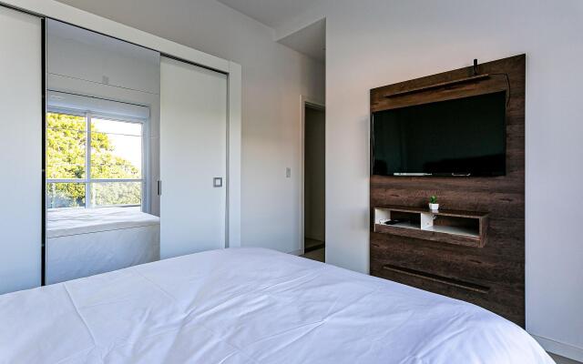 Apto amplo com suíte na praia do Santinho SBR304