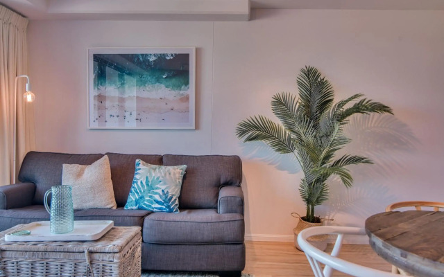 Grand Palais Boolarong Beachside Resort