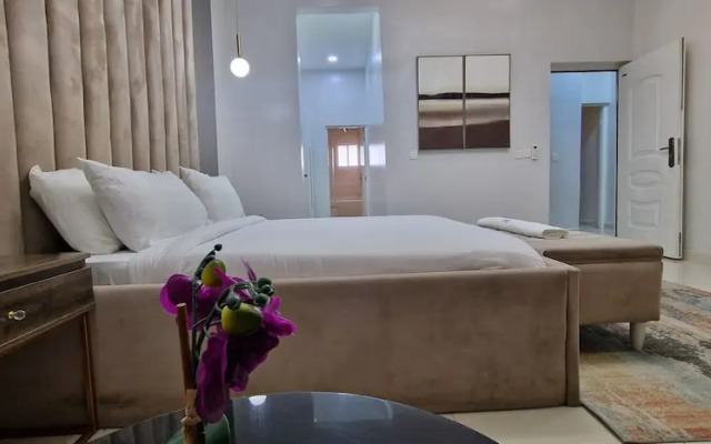 Luxury 3-bed House in Gated Estate With Pool Lekki