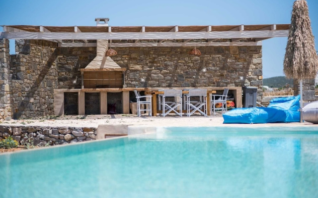 Fabulous pool villa near the beach by VillaRentalsgr