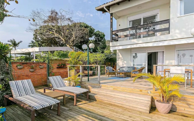 Seafront Beautiful House in Sto. Antonio Cda1647